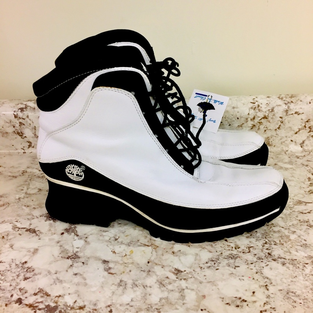 Timberland hi-Top sneaker boot size 9.5